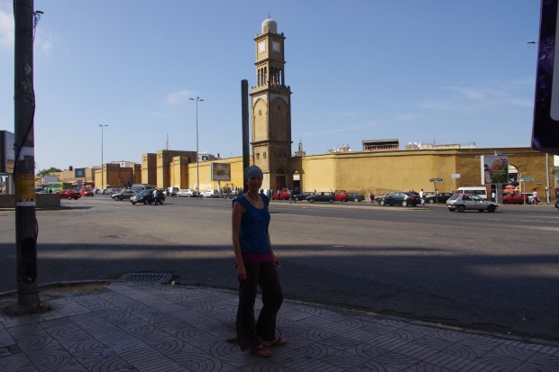 Anna vor der Medina in Casa