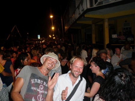 Nik und Robert auf dem Straßenfest in Vieux Fort/ St. Lucia