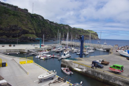 Nagelneue Marina in Lajes